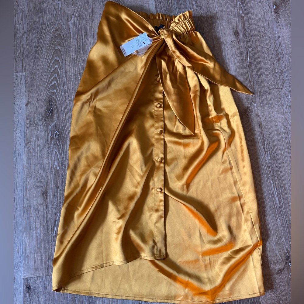Current‎ Air NWT Gold Satin Midi Skirt Size XS
